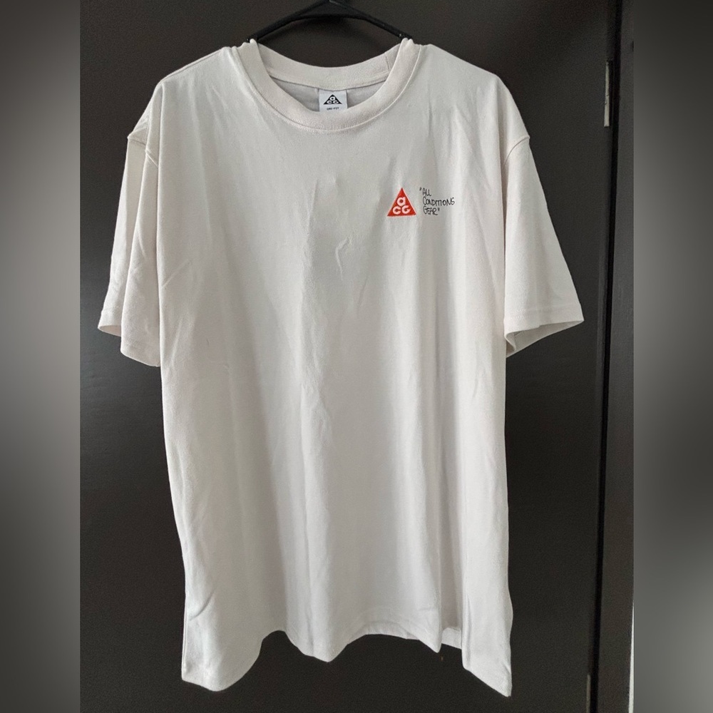 Nike ACG "Guide" Graphic Logo Tee - Summit White - Size Small - NWT - Picture 2 of 5